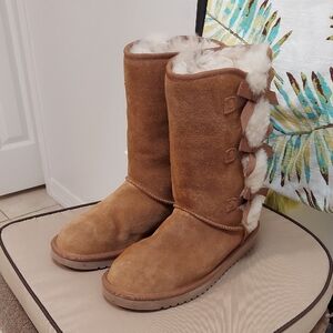 Koolaburra Boots, Size 9, Chestnut Suede Leather, Tall